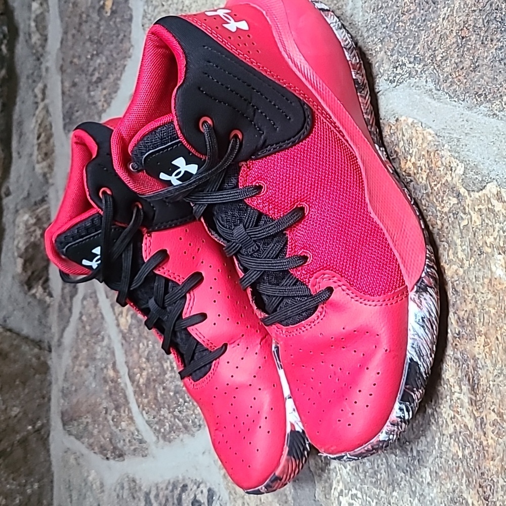 Boys Under Armour Basketball Sneaker 7Y